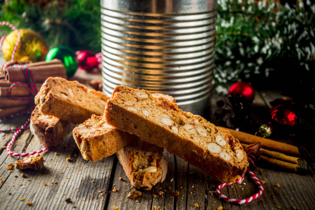 biscoitos de natal ou cantuccini - biscotti cookie chocolate pistachio - fotografias e filmes do acervo