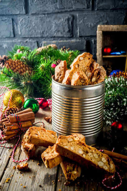 weihnachts-kekse oder cantuccini - cookie biscotti italian culture variation stock-fotos und bilder
