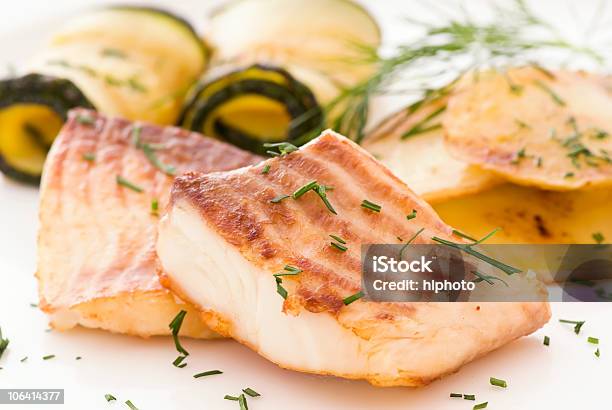 Tilapiini Filetto - Fotografie stock e altre immagini di Barramundi - Barramundi, Patatine, Filetto