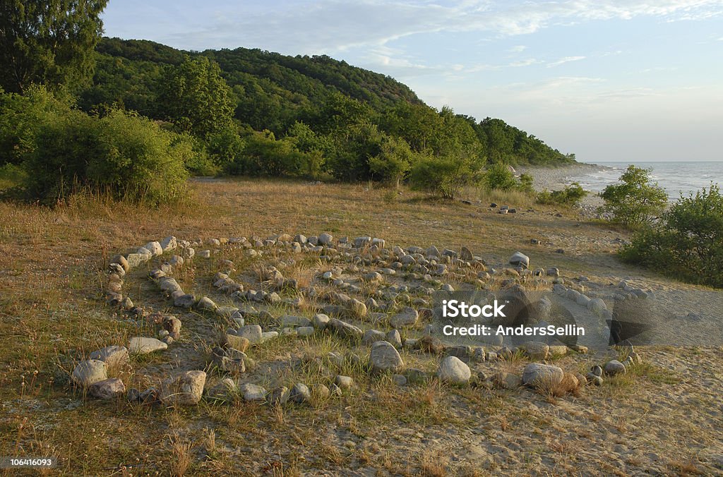 Старый лабиринт из камень рядом с морем - Стоковые фото Без людей роялти-фри