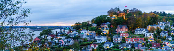 istock Hamburg Blankenese - Treppenviertel 1064165268