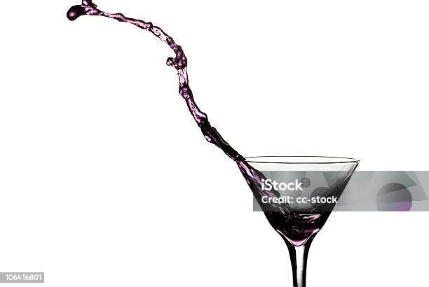 Martini De Purpe Splash Foto de stock y más banco de imágenes de Alimento - Alimento, Bebida, Bebida alcohólica