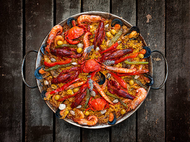 paella di pesce tradizionale spagnola - seafood lobster paella prepared shellfish foto e immagini stock