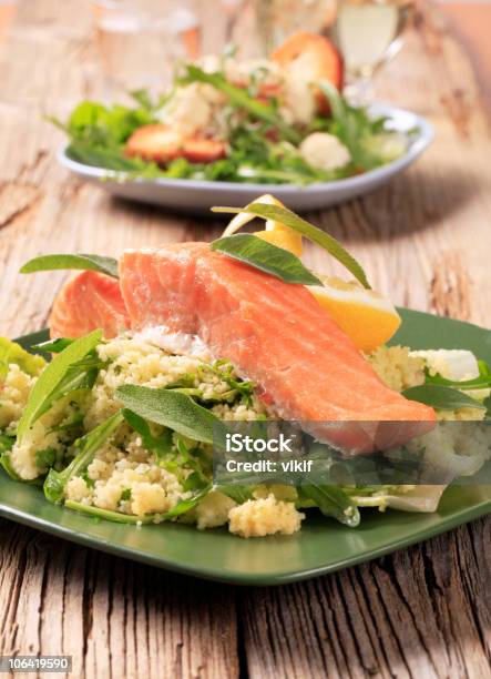 Salmón Y De Cuscús Foto de stock y más banco de imágenes de Alimento - Alimento, Alimentos cocinados, Aperitivo - Plato de comida