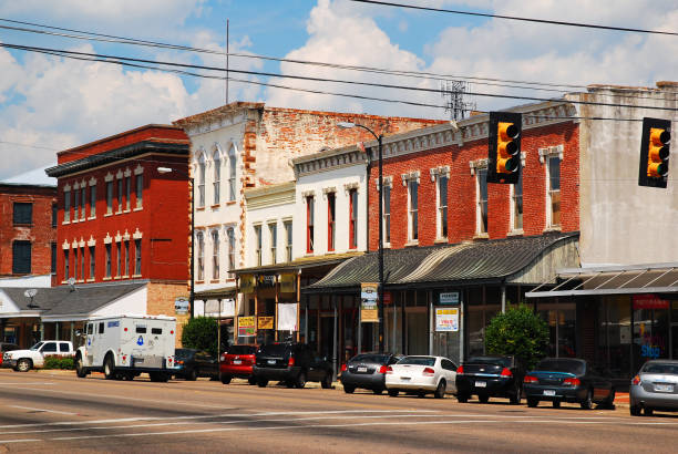Downtown Selma, Alabama Selma, AL, USA September 14, 2011 Cars fill up the streets parking spots in the downtown business district of Selma, Alabama. small town photos stock pictures, royalty-free photos & images