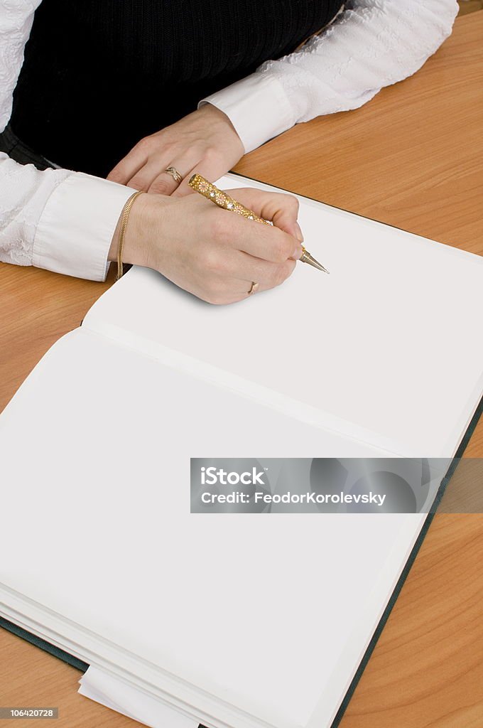 Das Mädchen arbeiten im Büro. - Lizenzfrei Arbeiten Stock-Foto