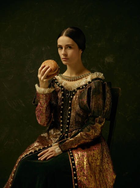 portret dziewczyny ubranej w retro księżniczkę lub sukienkę hrabiny - renaissance women queen fashion zdjęcia i obrazy z banku zdjęć