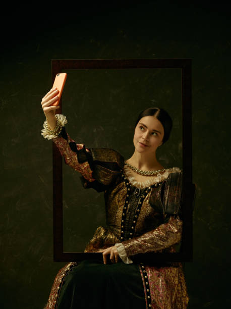 retrato de uma menina com um vestido de princesa ou condessa retrô - princess women duchesses renaissance - fotografias e filmes do acervo