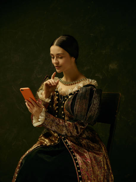 retrato de uma menina com um vestido de princesa ou condessa retrô - princess women duchesses renaissance - fotografias e filmes do acervo