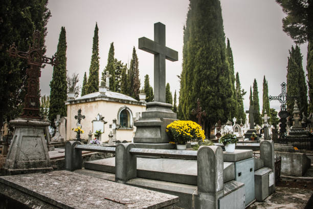 cimitero - finishing the end still life nobody foto e immagini stock