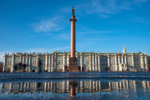 зимний дворец в санкт-петербурге. - winter palace st petersburg town square outdoors стоковые фото и изображения