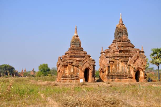 ancient temples in bagan - burmese culture myanmar pagoda dusk imagens e fotografias de stock