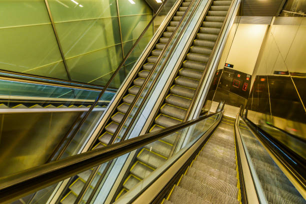 podziemny - crisscross steps staircase metal zdjęcia i obrazy z banku zdjęć