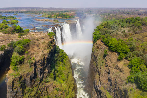 有名なビクトリアの滝、ジンバブエ、ザンビアの空撮 - victoria falls waterfall zimbabwe zambia ストックフォトと画像