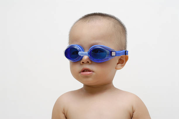 menino com óculos de natação - 4824 - fotografias e filmes do acervo