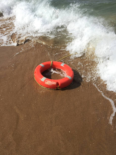 life preserver in spiaggia - life jacket life belt buoy float foto e immagini stock