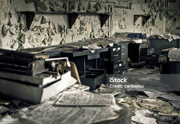 Zniszczone Office - zdjęcia stockowe i więcej obrazów Biuro - Biuro, Nieobecność, Opuszczony