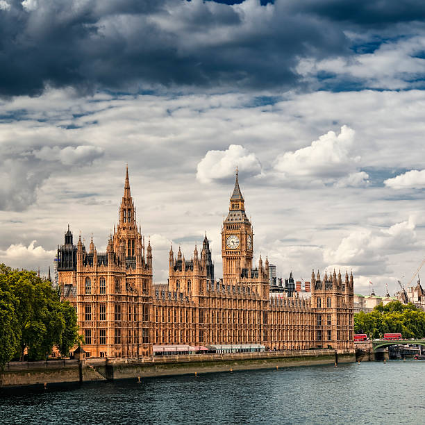 parlamento britannico - houses of parliament london london england skyline thames river foto e immagini stock