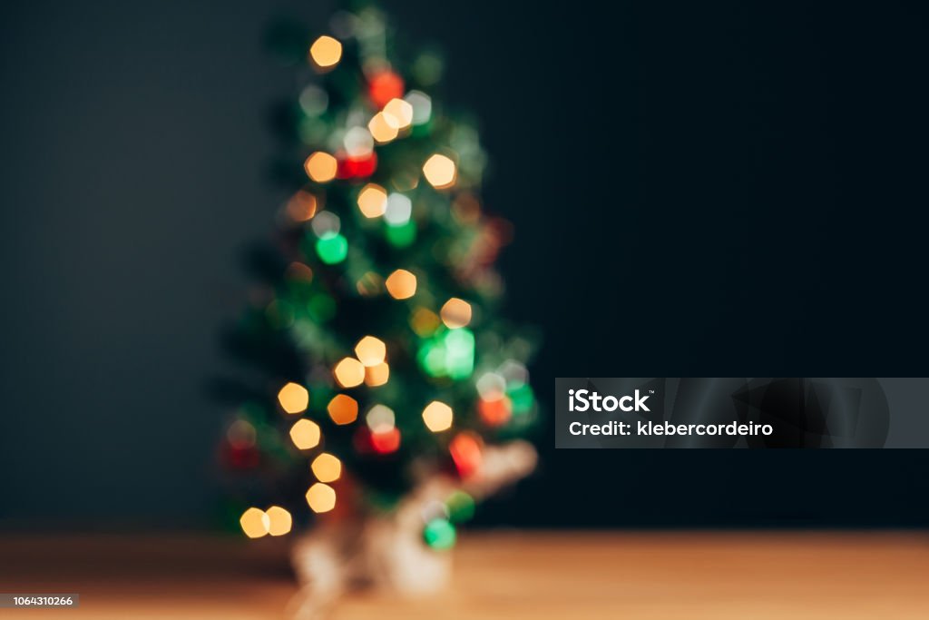 Abstrakter Weihnachtshintergrund mit defokussierten Lichtern - Lizenzfrei Weihnachten Stock-Foto