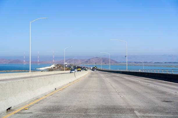 ダンバートン ブリッジ、サンフランシスコ湾岸地区の旅行 - crossing east driving transportation ストックフォトと画像