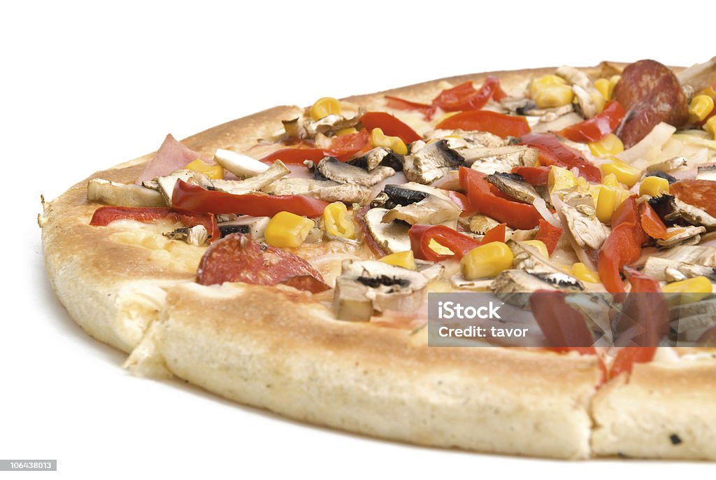 Pizza de presunto, cogumelos, pimentão e milho. - Foto de stock de Alimentação Não-saudável royalty-free