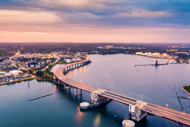 мост каско-бей в портленде, штат мэн - bridge crossing cloud built structure стоковые фото и изображения