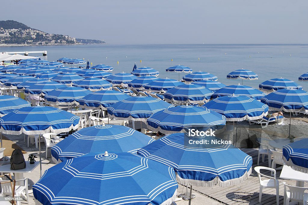 Praia guarda-chuvas em Nice. Côte d'Azurfrance_regions.kgm. A França - Royalty-free Nice - França Foto de stock