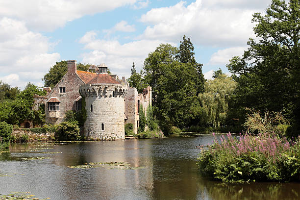 스코트니 오래된 성, 켄트, 영국 - scotney castle 뉴스 사진 이미지