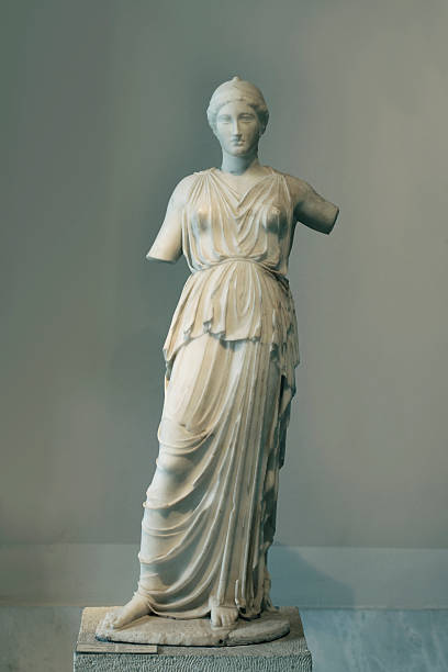 athena: diosa de la sabiduría, conocimientos y de guerra - sculpture women fine art statue marble fotografías e imágenes de stock