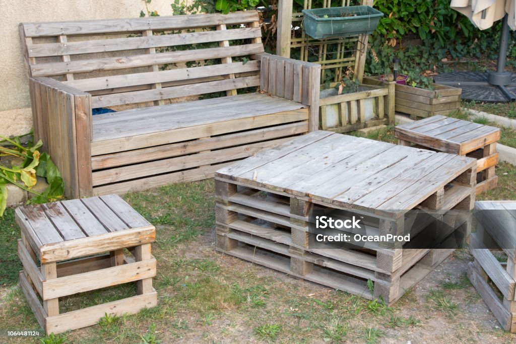 Patois Spookachtig Vooruitzicht Recycled Wood Palet Make Sit On Home Garden Stock Photo - Download Image  Now - Pallet - Industrial Equipment, Furniture, Yard - Grounds - iStock