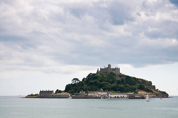 st. michael's mount, marazion cornwall, großbritannien, - st michaels church stock-fotos und bilder