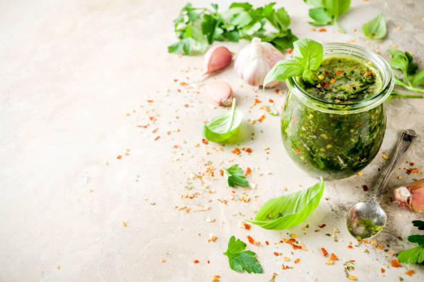 salsa chimichurri argentina - condiment healthy lifestyle vinegar cooking oil fotografías e imágenes de stock