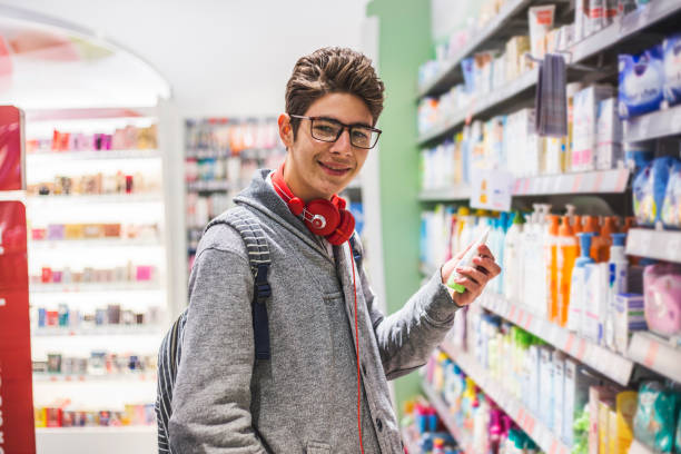 istock Teenager shopping 1064573108