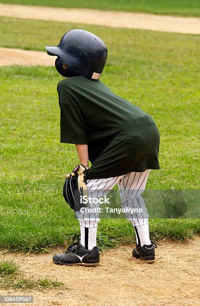 Futebol Infantil Jogador De Basebol - Fotografias de stock e mais imagens de Atividade Recreativa - Atividade Recreativa, Base - Equipamento Desportivo, Basebol