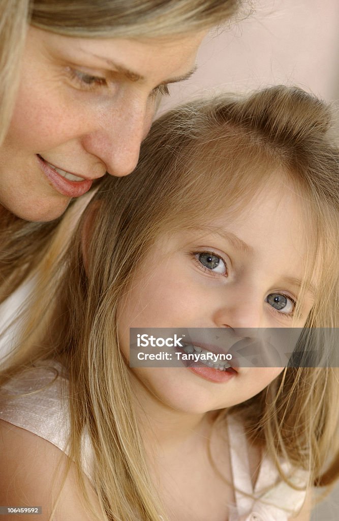 Mother and Daughter - Royalty-free Abraçar Foto de stock