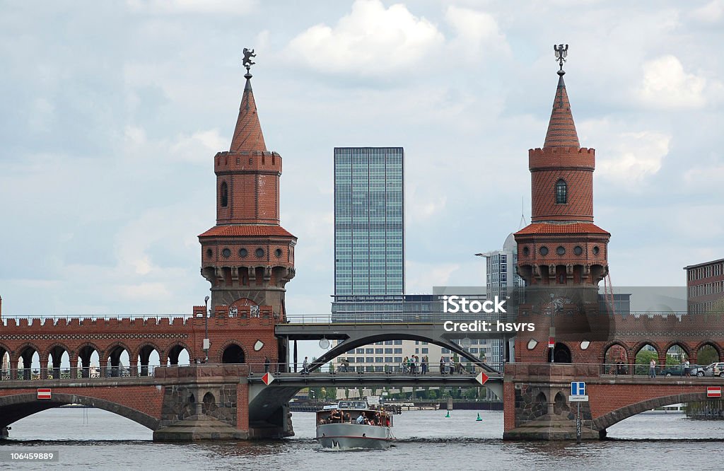 Ponte Oberbaum a Berlino - Foto stock royalty-free di Ambientazione esterna