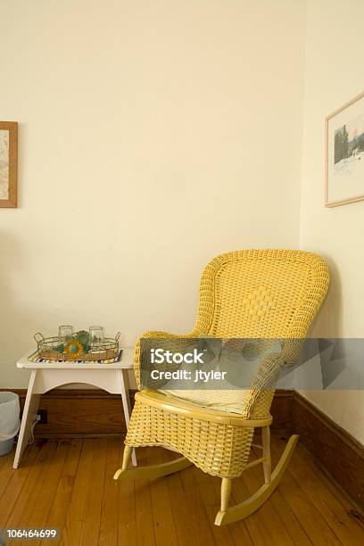 Foto de Amarelo Roqueiro e mais fotos de stock de Aconchegante - Aconchegante, Amarelo, Cadeira