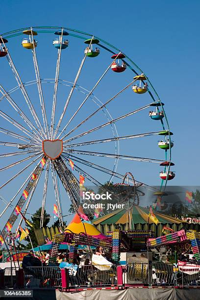 Der Midway Stockfoto und mehr Bilder von Volksfest - Volksfest, Sommer, Fahrgeschäft