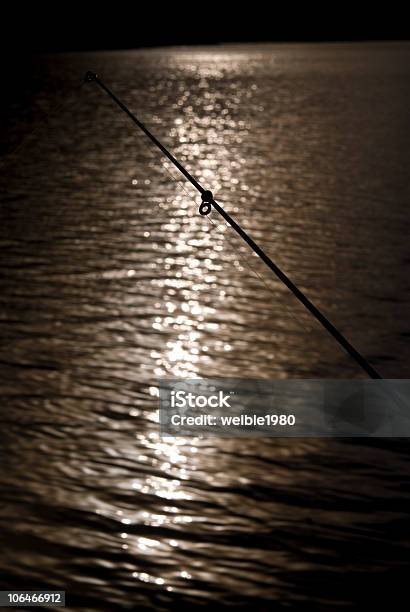 Angeln In Den Morgen Sonnenaufgang Stockfoto und mehr Bilder von Brandungsfischen - Brandungsfischen, Dunkel, Stab