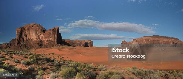 The Red Deserto De Monument Valley Arizona - Fotografias de stock e mais imagens de Amanhecer - Amanhecer, Ao Ar Livre, Areia