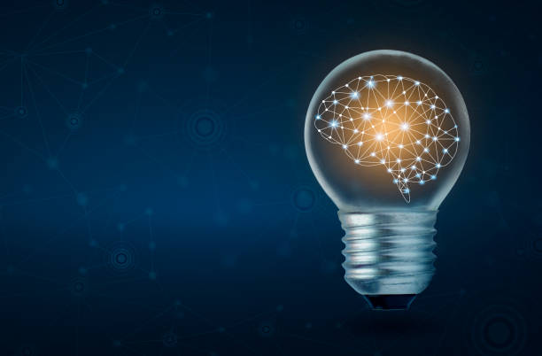 暗い青色の背景に電球の中白熱電球脳脳 - light bulb business wisdom abstract ストックフォトと画像