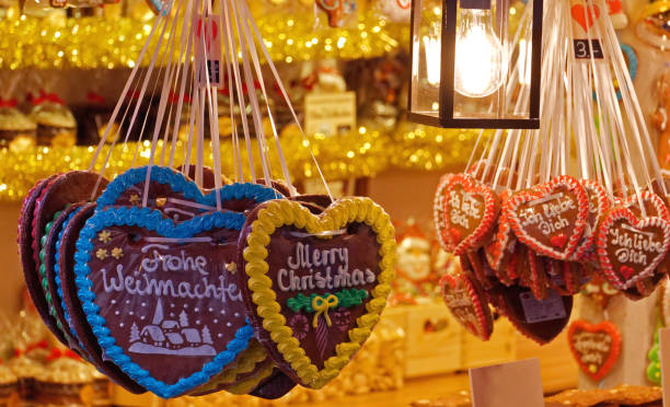 istock gingerbread hearts - Lebkuchenherz 1064677550