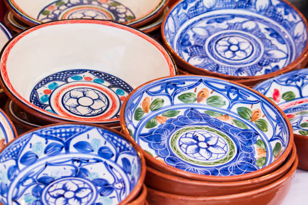 традиционные португальские терракотовые суповые миски - blue bowl brown ceramic стоковые фото и изображения