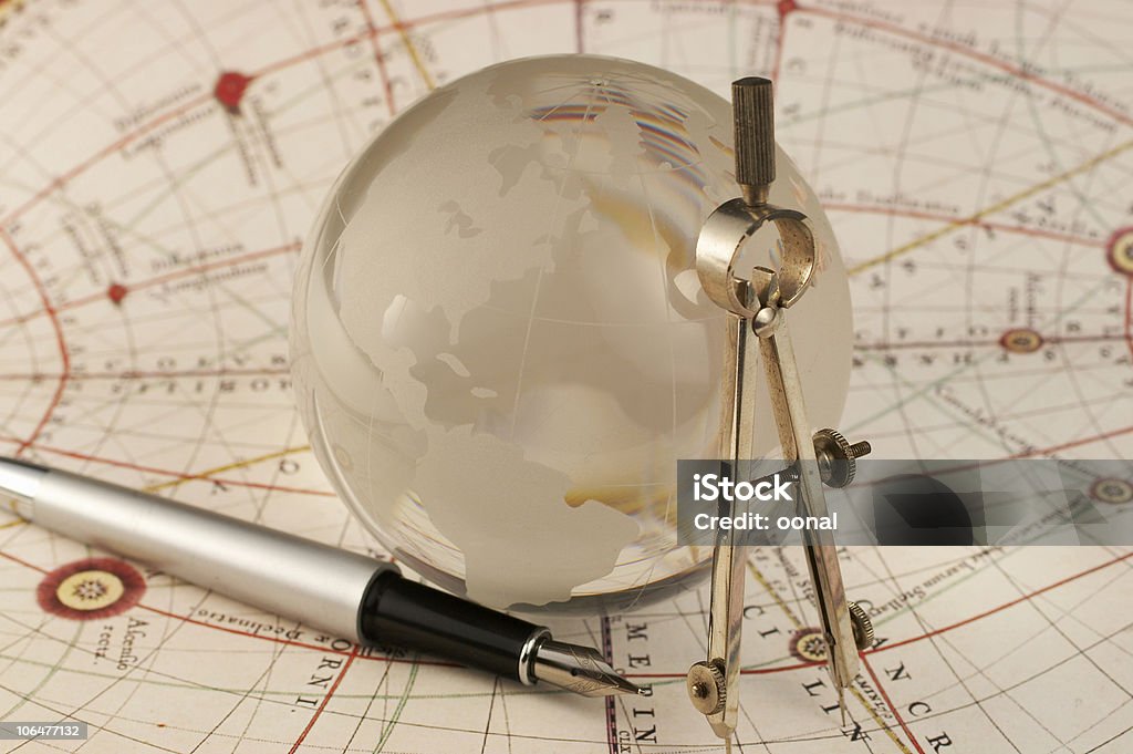 Globo e compass - Foto stock royalty-free di Guida turistica - Manuale