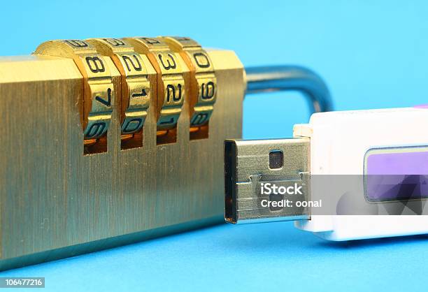Dados De Segurança - Fotografias de stock e mais imagens de Cabo USB - Cabo USB, Compartimento de Arrumação, Computador