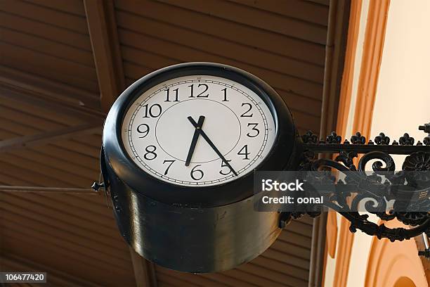 Calle De Reloj Foto de stock y más banco de imágenes de Aguja de Reloj - Aguja de Reloj, Anticuado, Antigualla