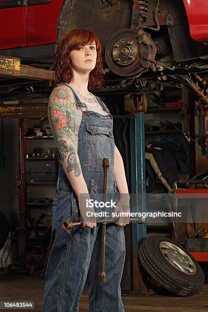 여성 정비공 타이어 다리미 기계공에 대한 스톡 사진 및 기타 이미지 - 기계공, 문신, 여성