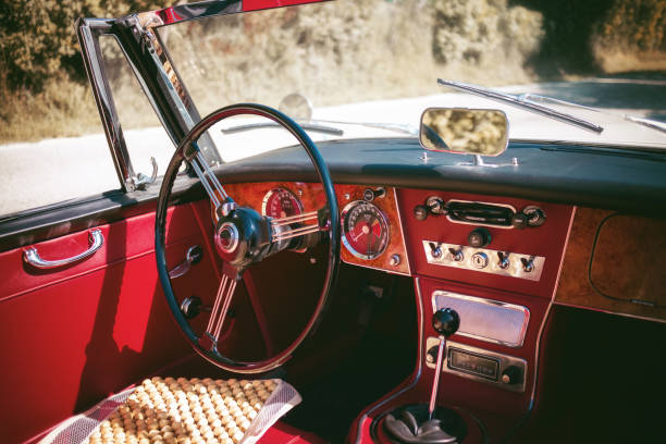 antiguo coche de deportivo rojo descapotable vintage - old cars audio fotografías e imágenes de stock