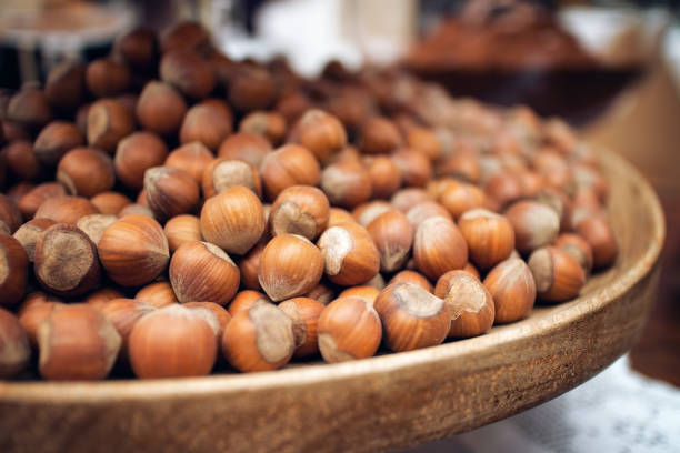 "nocciola piemonte igp", varietà di nocciole prodotta in piemonte - provincia di cuneo foto e immagini stock