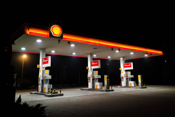 Shell Gas Station night view 08/11/2018 - Kraków, Małopolskie / Poland: Shell Gas Station on Aleja Pokoju street shell gas pump stock pictures, royalty-free photos & images
